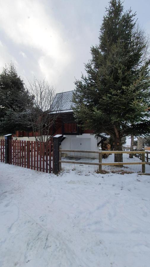 Les Sorbiers: Pyrenees Retreat With Garden And Access Chalet